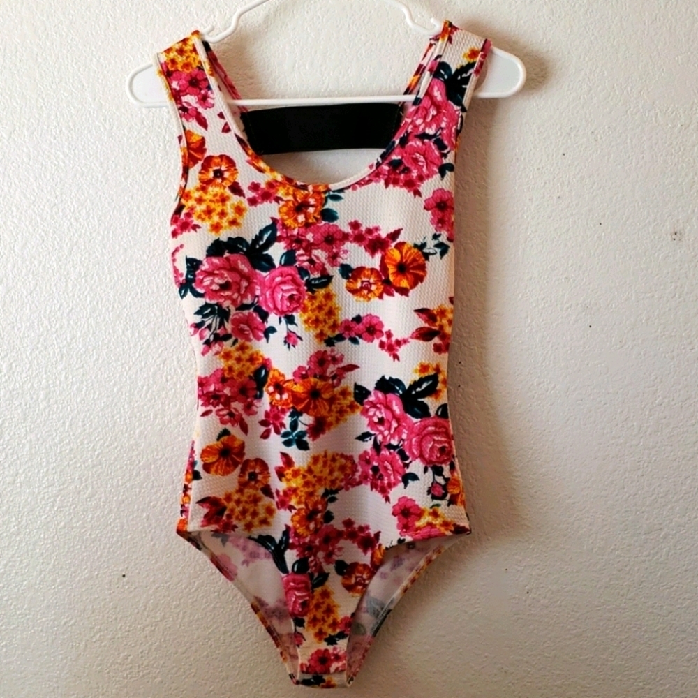 Minx Sleeveless Floral Bodysuit w/Back Detail SZ S